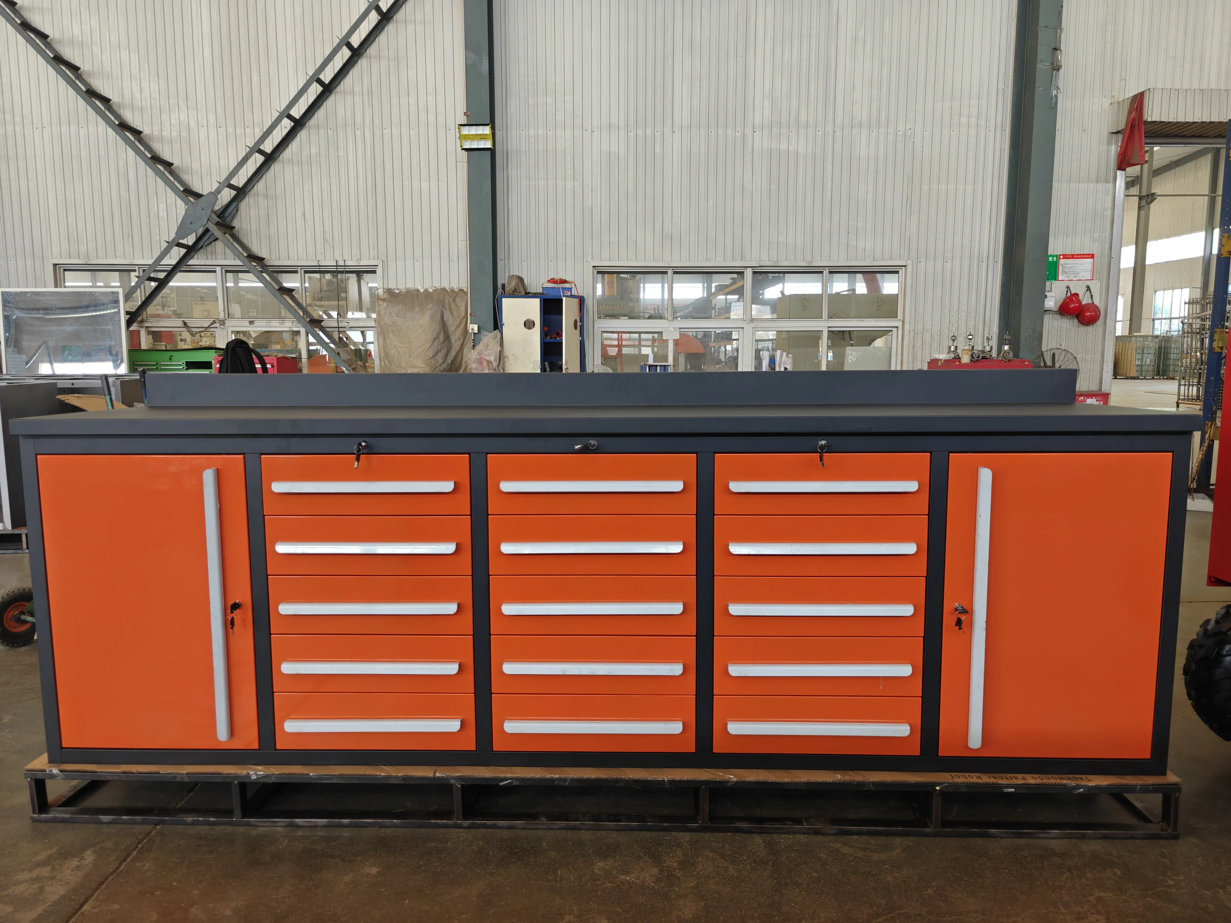 ما هي ميزات Workbench Orange Tool؟