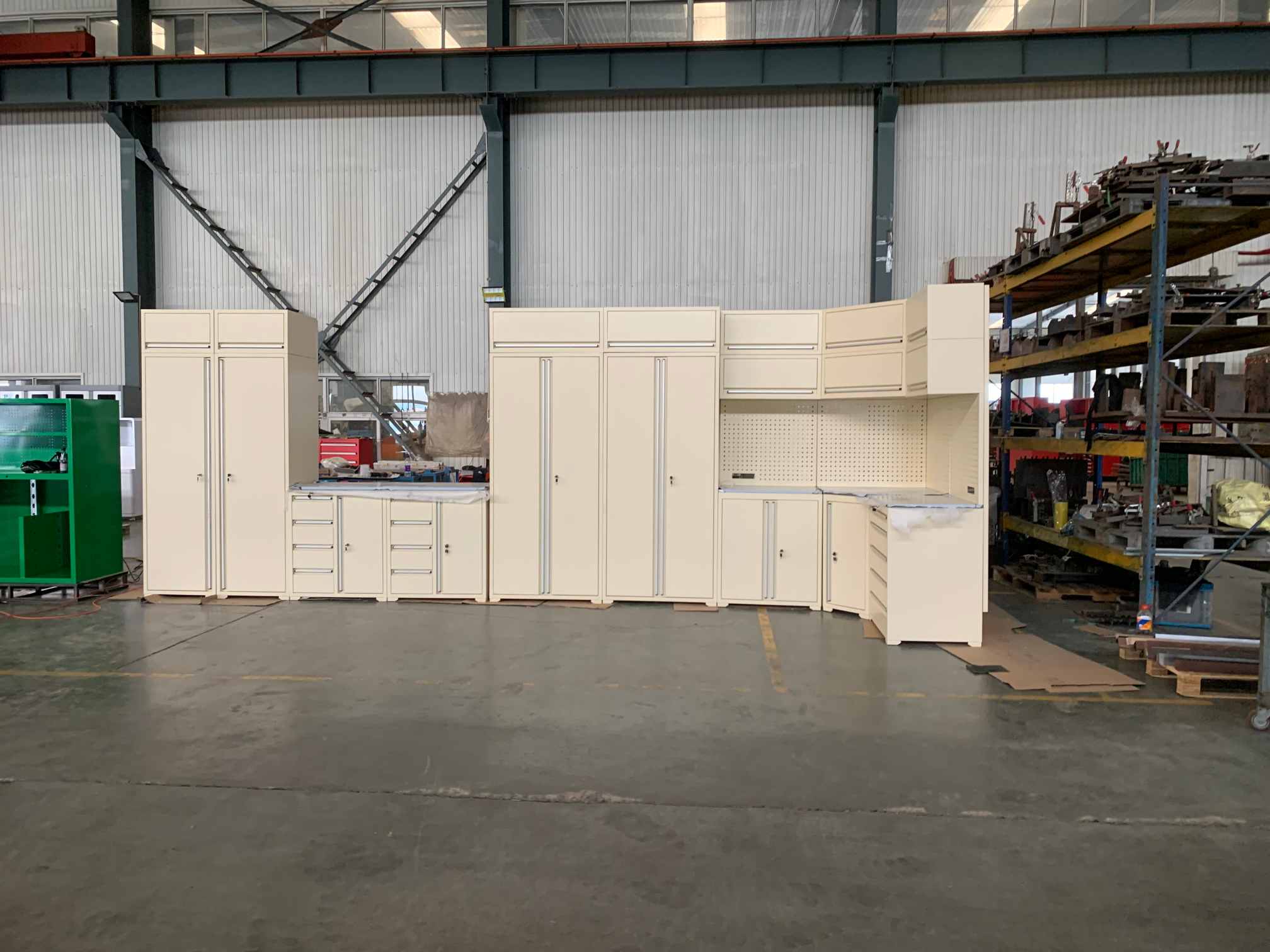 ما مدى ملاءمة خزانة أدوات المرآب المعيارية؟